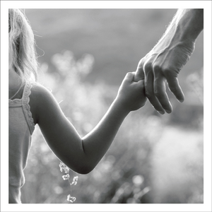 AGCP021 - Daughter Holding Dad'S Hand - Photographic Card