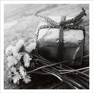 AGCP050 - Present Wrapped In Kraft Paper With Loose Flowers - Photographic Card