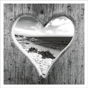 AGCP056 - Beach Scene As Seen Through A Heart-Shaped Hole - Photographic Card