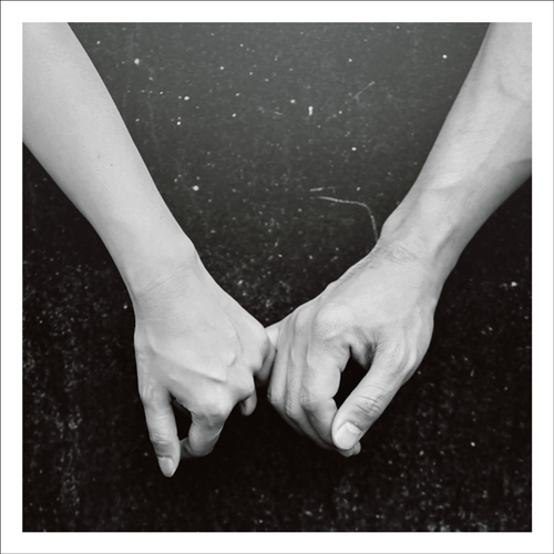 AGCP014 - Two Hands With Their Pinkies Locked On A Dark Background - Photographic Card