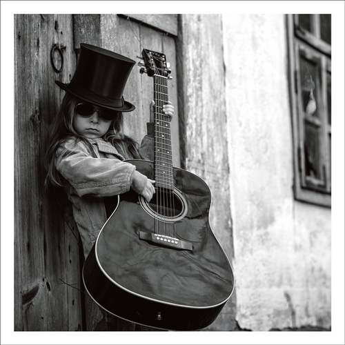 AGCP025 - Young Girl In Top Hat Playing Guitar - Photographic Card